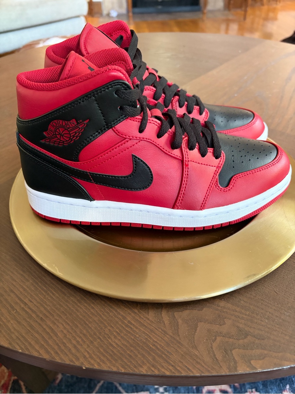 Jordan 1 Mid Reverse Bred - Picture 4 of 6